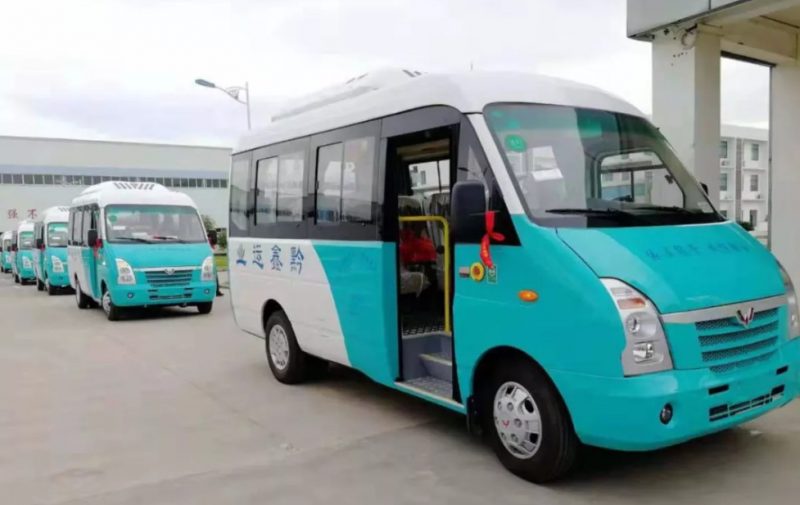 五菱村村通公交车